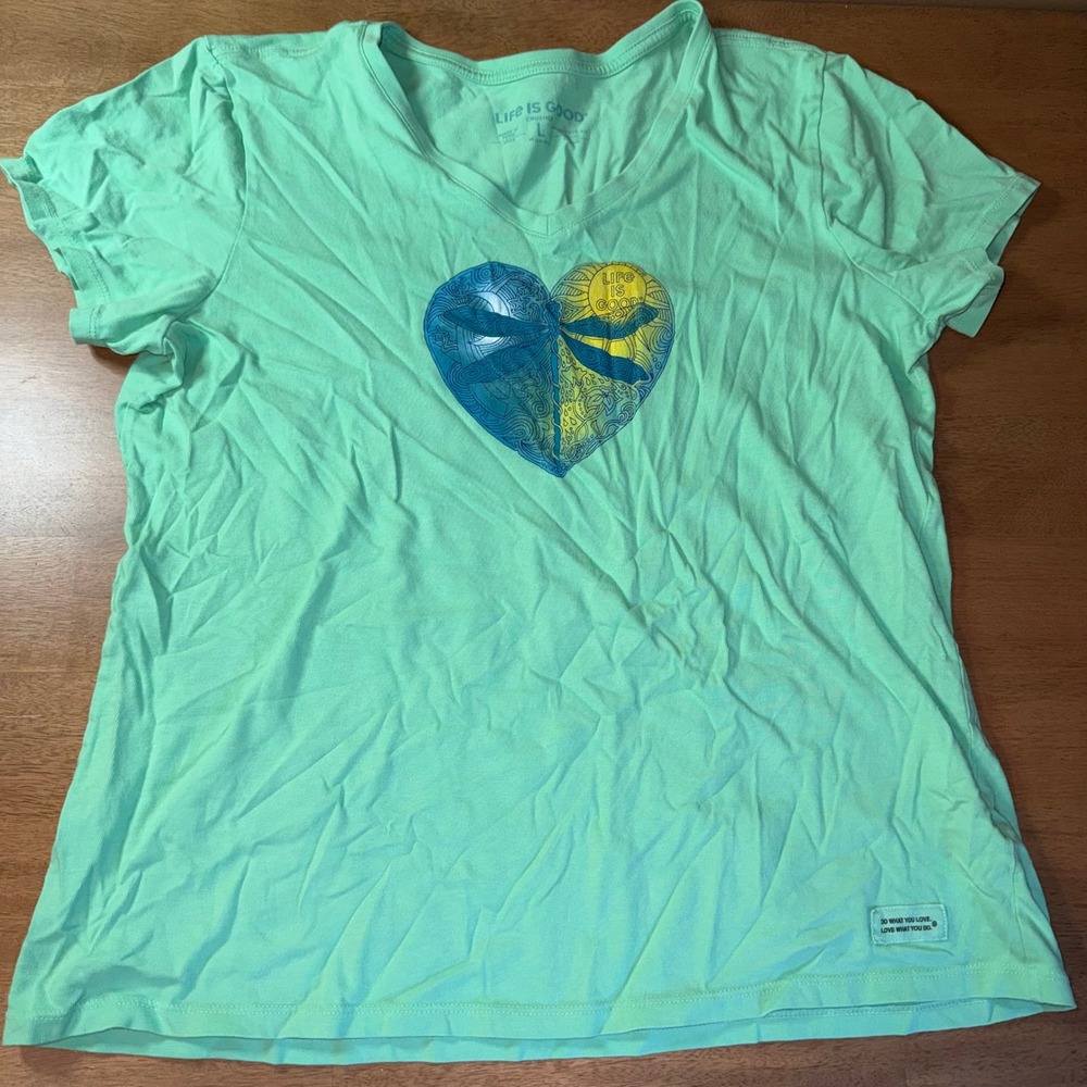 Life is Good Womens Crusher Tee V-Neck Green Heart Dragonfly Graphic T-Shirt L